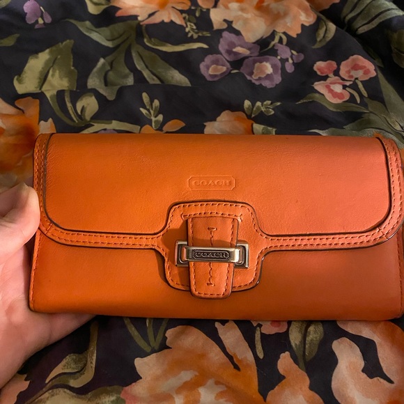 Coach wallet. CORAL IN COLOR. Great condition - Picture 1 of 11